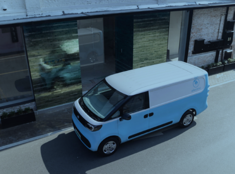 Ένα ηλεκτρικό βαν από τον Δήμο Ηρακλείου για τις ανάγκες των εμπόρων της Κεντρικής Δημοτικής Αγοράς