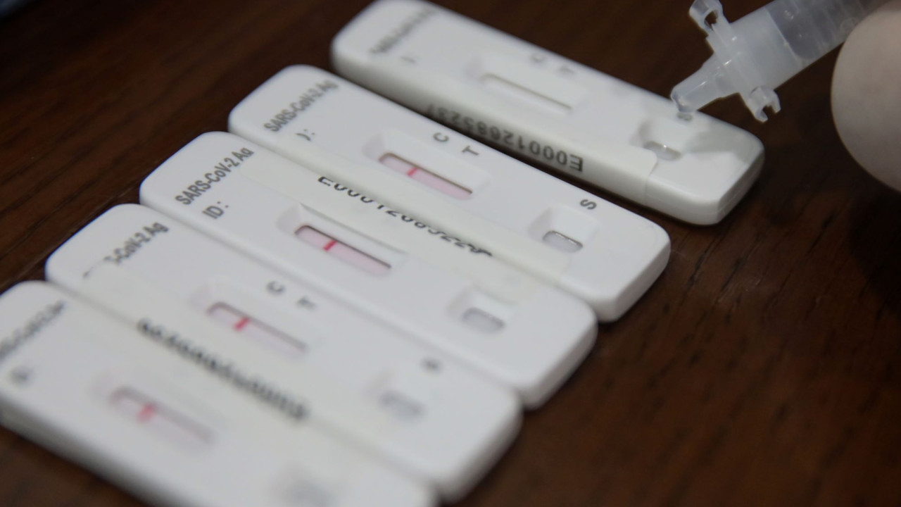 ΕΟΔΥ: 2 θάνατοι από covid-19 και 1 σοβαρό κρούσμα γρίπης την τελευταία εβδομάδα