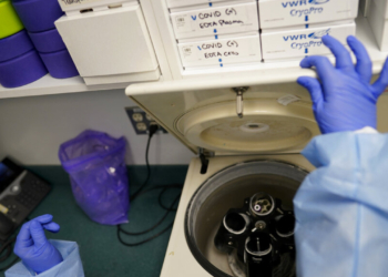 ΕΟΔΥ: Μία νέα διασωλήνωση και ένας θάνατος από Covid-19