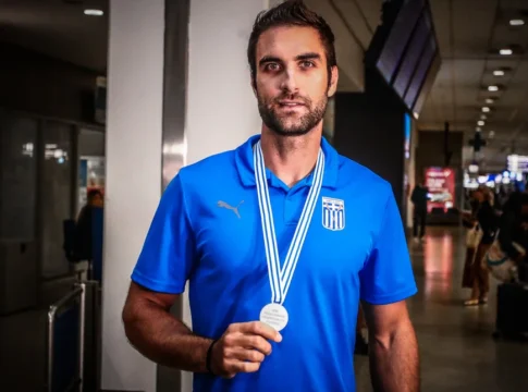 Επέστρεψε στην Ελλάδα ο Στέφανος Ντούσκος, μετά την κατάκτηση του χρυσού στο Παγκόσμιο της Σανγκάης