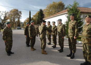Επίσκεψη αρχηγού ΓΕΣ στην 1η Ταξιαρχία Καταδρομών - Αλεξιπτωτιστών και στο Κέντρο Εκπαιδεύσεως Ανορθόδοξου Πολέμου