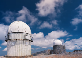 Η βουνοκορφή στα Ανώγεια που έγινε “παράθυρο” στο διάστημα – Ένα υπέροχο βίντεο!