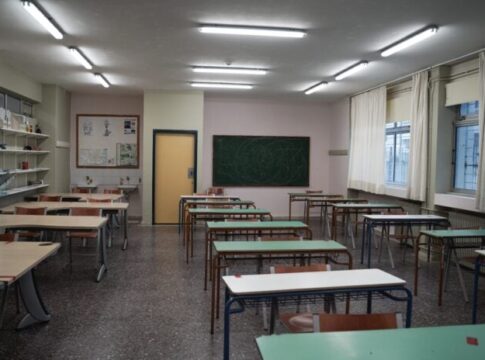 «Η Υπ. Παιδείας εμπαίζει εκπαιδευτικούς, μαθητές & γονείς – 400 κενά στο Ηράκλειο»