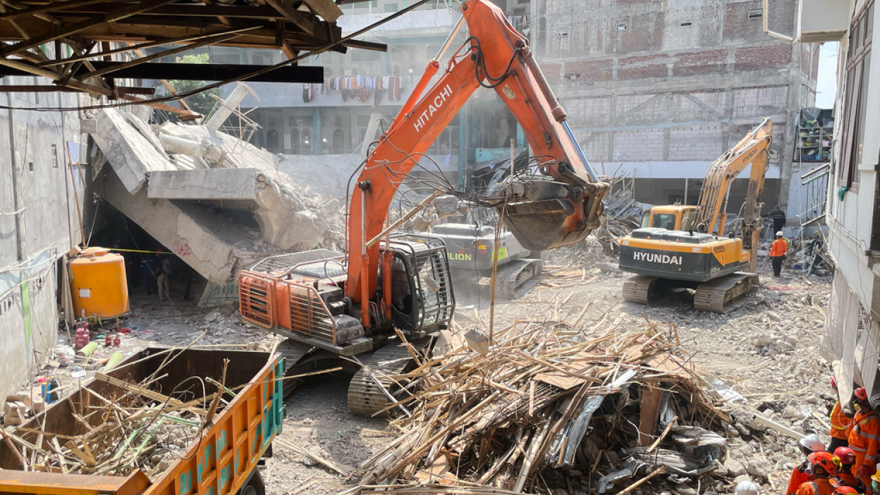 Ινδονησία: Στους 54 οι νεκροί σε σχολείο που κατέρρευσε