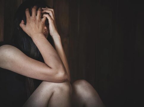 Ηράκλειο: 45χρονος βασάνιζε την σύντροφό του – «Με έκαιγε με τσιγάρο και καυτό σίδερο»