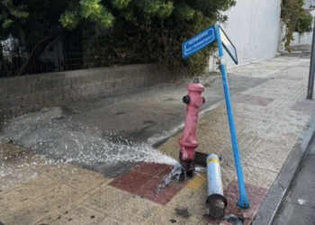 Ηράκλειο: Αυτοκίνητο «χτύπησε» κρουνό και προκάλεσε πλημμύρα