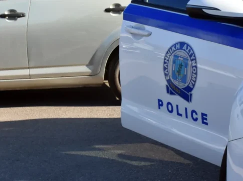 Ηράκλειο: Χειροπέδες στον πατέρα για τη… φάπα στο κράνος που φορούσε η ανήλικη κόρη του