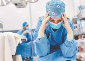 Ηράκλειο: Νοσηλευτές φεύγουν από τα νοσοκομεία για τα… σχολεία!