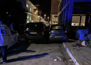 Καραμπόλα με τρία αυτοκίνητα στη Σούδα (εικόνες)