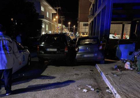 Καραμπόλα με τρία αυτοκίνητα στη Σούδα (εικόνες)