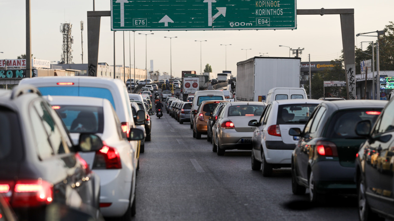 Κίνηση: Στο «κόκκινο» ο Κηφισός, προβλήματα σε Αττική Οδό προς αεροδρόμιο