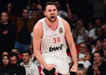 «Κόκκινο» το πρώτο «αιώνιο» ντέρμπι της χρονιάς