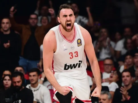 «Κόκκινο» το πρώτο «αιώνιο» ντέρμπι της χρονιάς