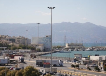 Λιμάνι Ηρακλείου: Οδηγός φορτηγού γλίστρησε και τραυματίστηκε στο χέρι