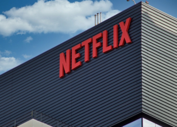 Μασκ: Άνοιξε πόλεμο με το Netflix