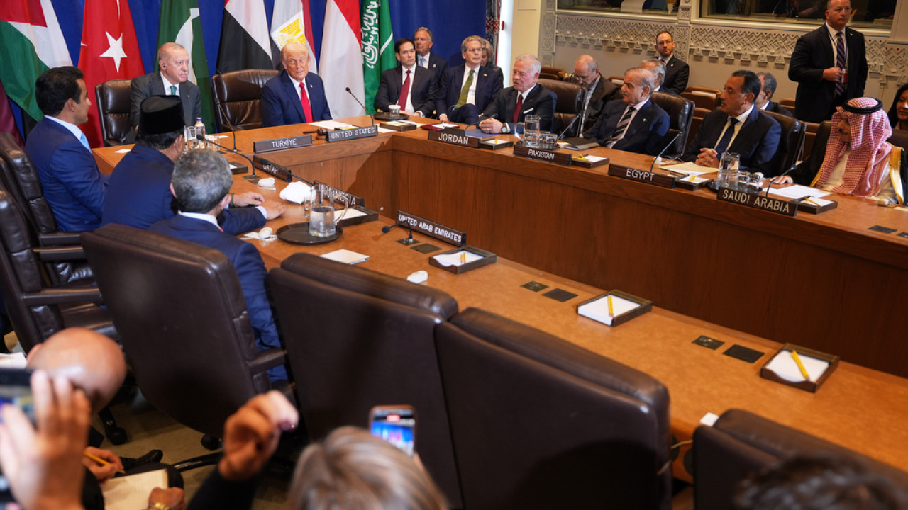 Μέση Ανατολή: Οι Άραβες πιέζουν τη Χαμάς να συμφωνήσει με το σχέδιο Τραμπ