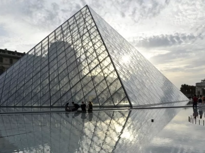 Πυραμίδα Λούβρου Παρίσι