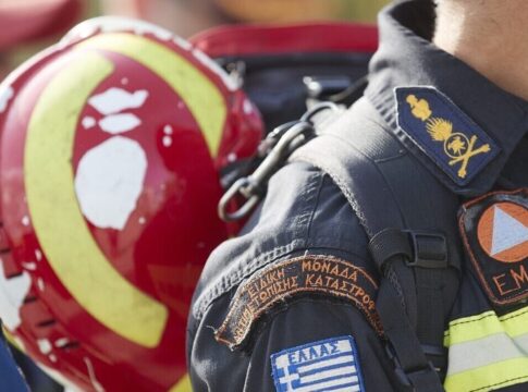 Mυλοπόταμος: Κατέρρευσε οροφή οικοδομής – Ένας άνδρας χωρίς τις αισθήσεις του