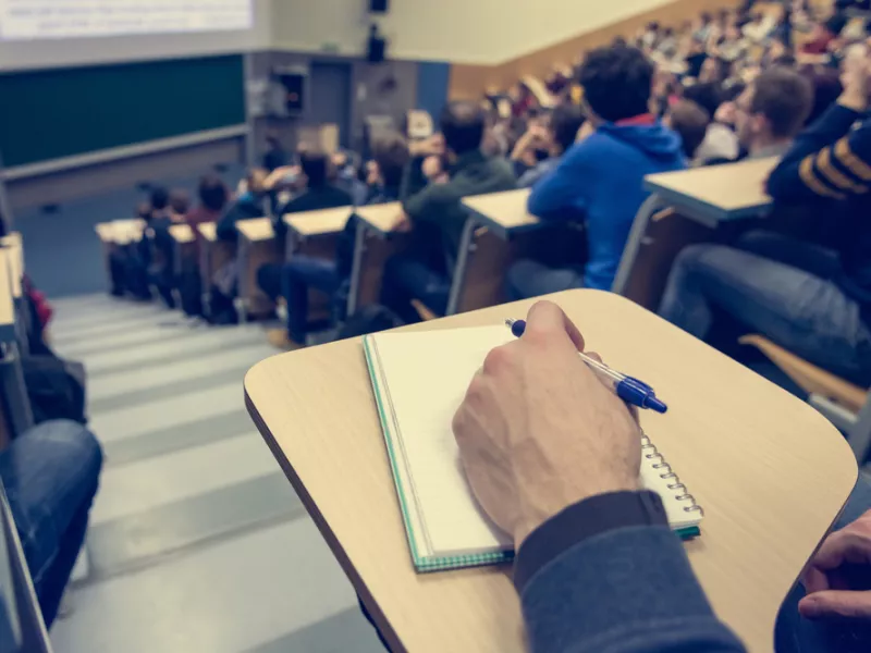 Φοιτητής σε αμφιθέατρο