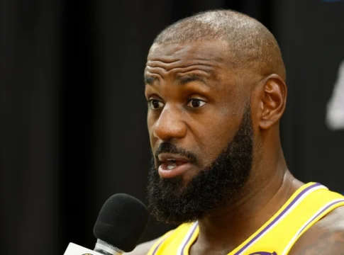 NBA: Ο ΛεΜπρόν Τζέιμς θα χάσει την έναρξη της σεζόν 2025-26 λόγω ισχιαλγίας