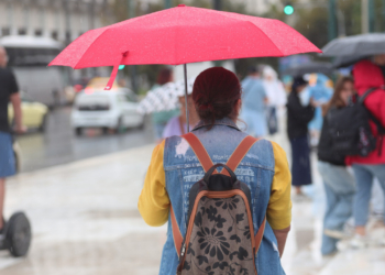 Νεφώσεις και λίγες βροχές σήμερα - Μικρή άνοδος της θερμοκρασίας