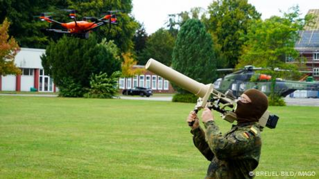 Ντόμπριντ: Ο στρατός θα βοηθά στην άμυνα κατά drones