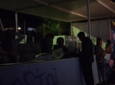 Νυχτερινές αφίξεις μεταναστών νότια του Ηρακλείου – Δείτε φωτογραφίες