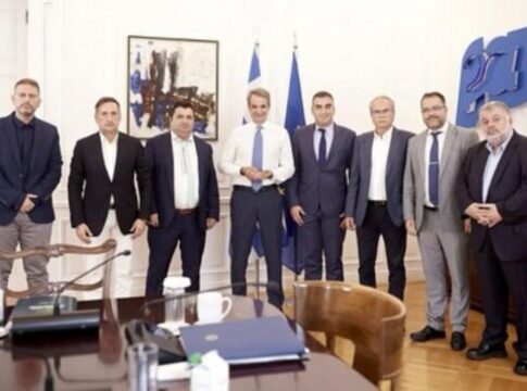 Ο Γιάννης Μαλανδράκης στη διυπουργική σύσκεψη υπό τον Κυριάκο Μητσοτάκη