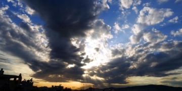 Ο καιρός σήμερα: Συννεφιασμένη Κυριακή στην Κρήτη μετά το ρεκόρ υψηλών θερμοκρασιών