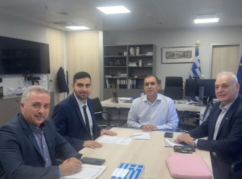 Ο Κωνσταντίνος Κεφαλογιάννης στον Υφυπουργό Κλιματικής Κρίσης και Πολιτικής Προστασίας.