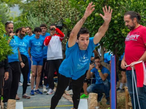 O Mίλτος Τεντόγλου έκανε… Παγκήπιο ρεκόρ σε αγώνα σε κήπο σπιτιού – Δείτε βίντεο