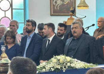 Ο Νίκος Ανδρουλάκης στην κηδεία του Γιώργου Πρασιανάκη