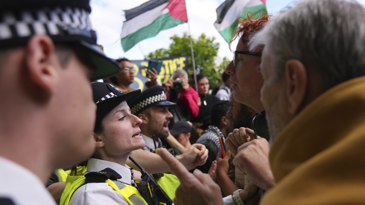 Ο Στάρμερ καλεί τους φοιτητές να μην κάνουν φιλοπαλαιστινιακές κινητοποιήσεις