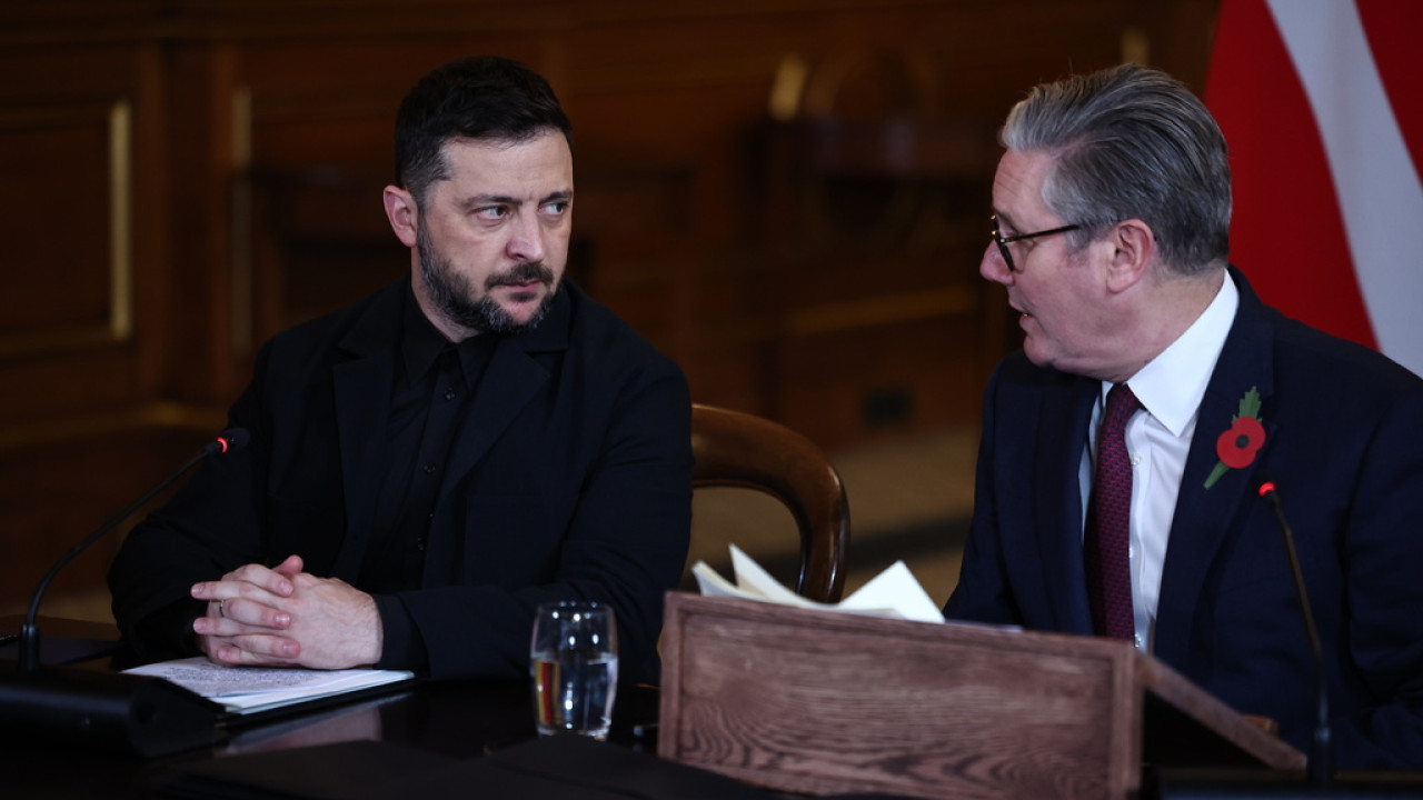 Ο Στάρμερ καλεί τους συμμάχους να προχωρήσουν στη χρηματοδότηση της άμυνας της Ουκρανίας