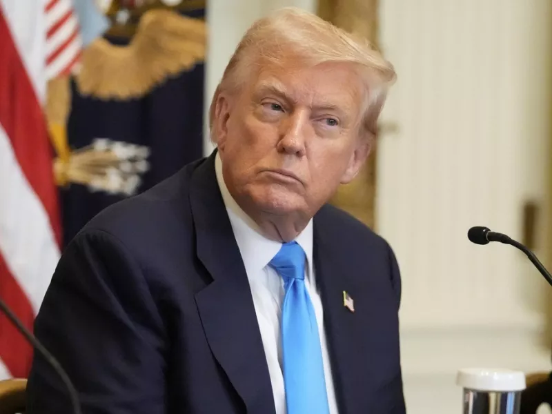 Ντόναλντ Τραμπ καθιστός