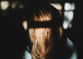 Οι διακοπές στη Χερσόνησο εξελίχθηκαν σε «εφιάλτη» για 23χρονη – Συνελήφθη ο σύντροφός της