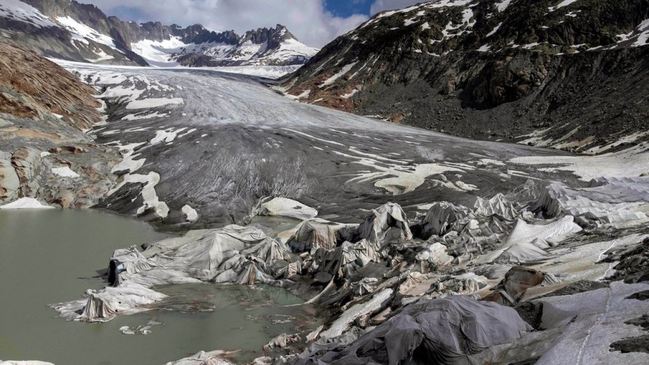 Οι ελβετικοί παγετώνες έχασαν το 25% του όγκου τους την τελευταία δεκαετία