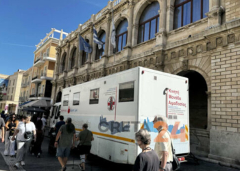 Οι Ηρακλειώτες δίνουν αίμα στο κέντρο της πόλης
