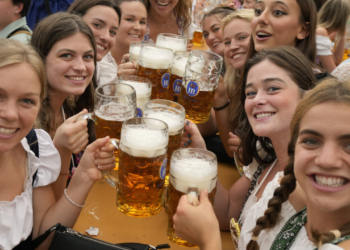 Oktoberfest: Η μεγαλύτερη γιορτή μπύρας έχει ιστορία 215 ετών