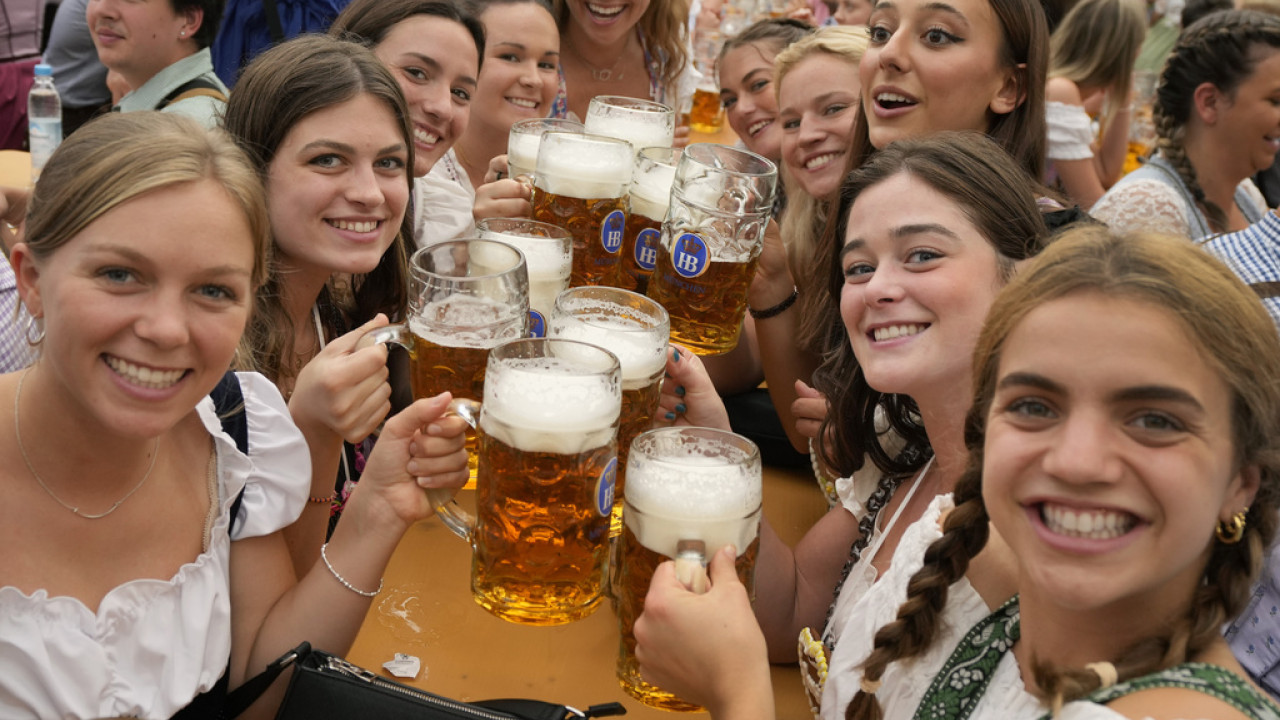 Oktoberfest: Η μεγαλύτερη γιορτή μπύρας έχει ιστορία 215 ετών