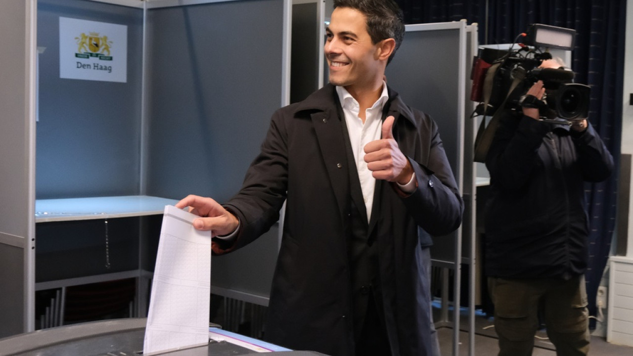 Ολλανδία: Άνοιξαν οι κάλπες - Οι τρίτες σε λιγότερο από πέντε χρόνια