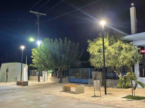 Παραδόθηκε πλήρως ανακαινισμένη η κεντρική πλατεία της Εμπάρου