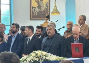 Παρουσία Ανδρουλάκη το τελευταίο αντίο στον Γιώργο Πρασιανάκη – Δείτε εικόνες