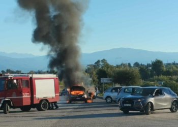 Πάτρα: Φωτιά σε αυτοκίνητο έξω από το Πανεπιστημιακό Νοσοκομείο Ρίου