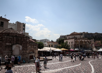 Πλατεία Αγίας Ειρήνης: Στρατολόγησε 5 ανήλικα κορίτσια για να κλέβουν τσάντες