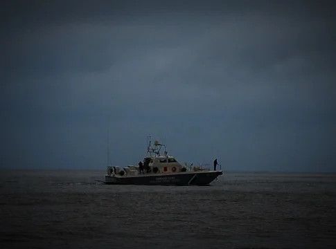 Σκάφος με δεκάδες μετανάστες ανοιχτά του Τσούτσουρα