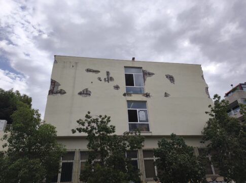 Σοβαρή καταγγελία του Εργατικού Κέντρου Ηρακλείου για δημόσιο κτίριο: “Κινδυνεύουν πολίτες και μαθητές”