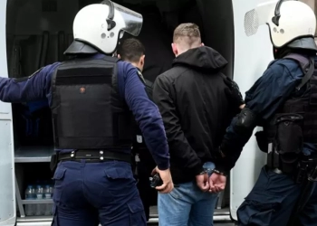 Σπείρα «ρήμαζε» καταστήματα στη Σαλαμίνα - ένας ανήλικος στους συλληφθέντες