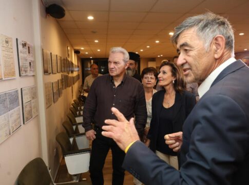 Στα εγκαίνια της έκθεσης φωτογραφίας στη μνήμη του Γρηγόρη Λαμπράκη ο Δήμαρχος Ηρακλείου