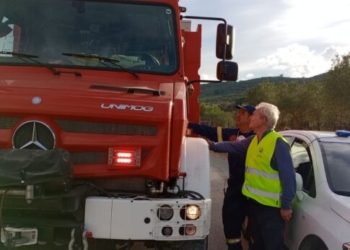 Στην φωτιά στις Μαλάδες ο Αλέξης Καλοκαιρινός: “Η κατάσταση αυτή τη στιγμή δεν κρίνεται ως επικίνδυνη”